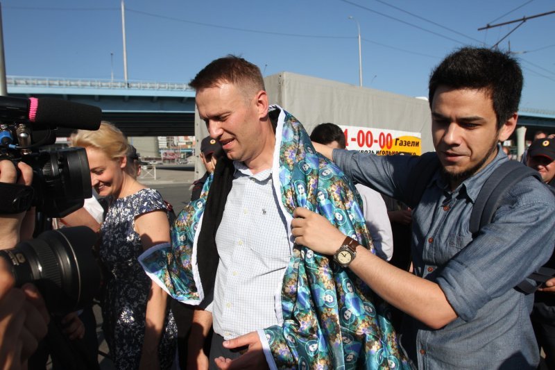 Лоскутов укрыл Навального одеялом